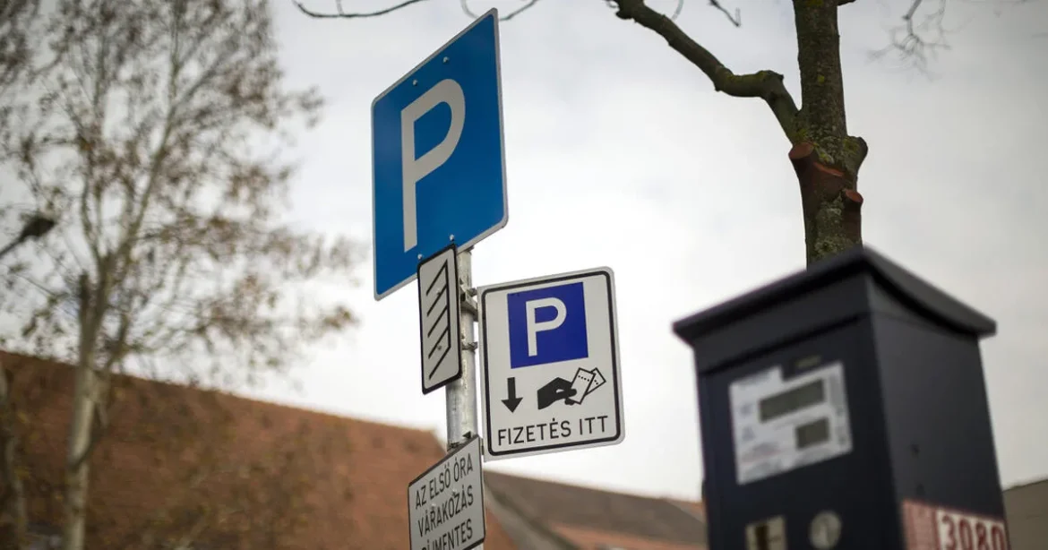 Még nincs dupla parkolási díj, de a zöld rendszámos autók már féláron parkolhatnak