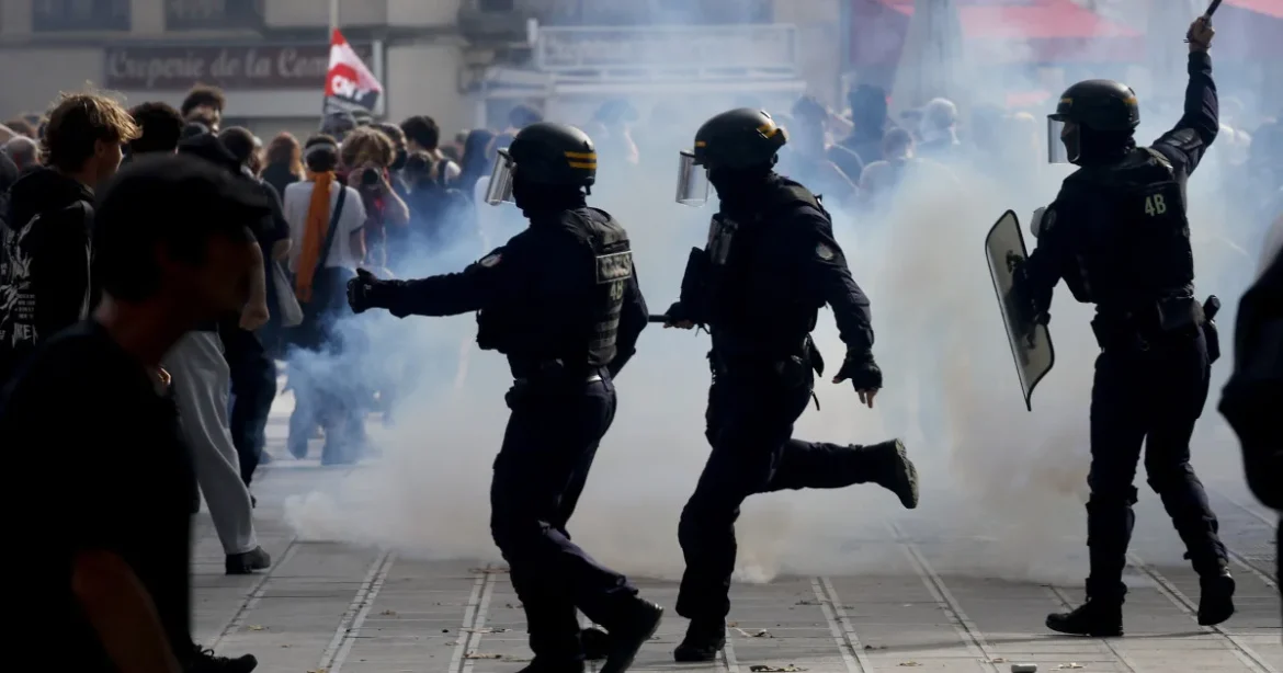 A dízelárak és a hiány után a gyerekeket sem tudja megfékezni a francia kormány