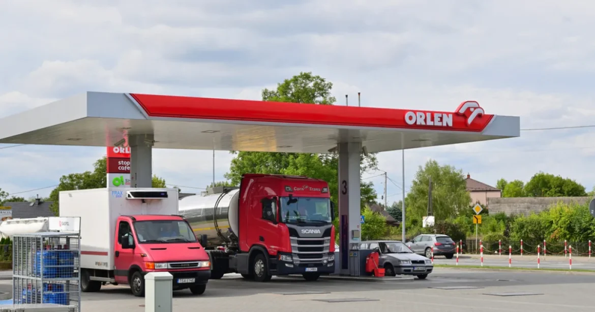 Lengyelország újra belenyúl az üzemanyagpiacba