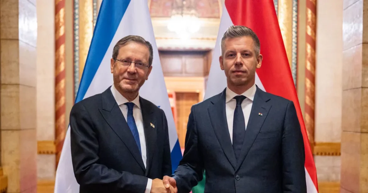 Magyar Péter az izraeli államfővel találkozott Netanjahu helyett